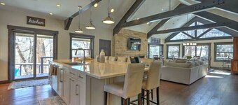 Exceptional MTN Retreat w/ Hot Tub, Near Skiing!