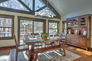 Dining - Exceptional MTN Retreat w/ Hot Tub, Near Skiing! (Glenwood Springs)