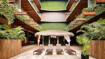 2 piscines extérieures, cabanons gratuits, parasols de plage