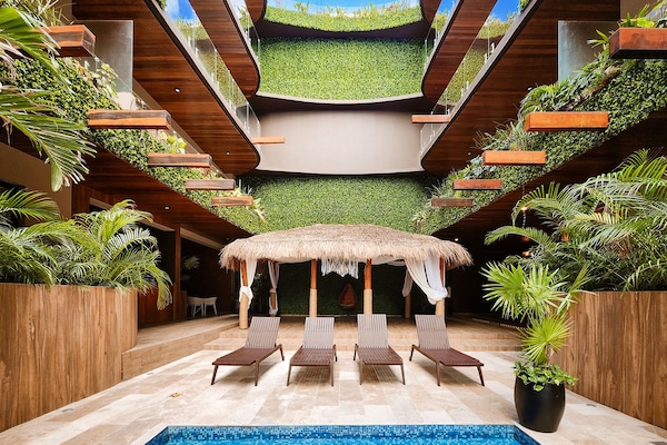 2 piscinas al aire libre, camas de piscina gratis, sombrillas