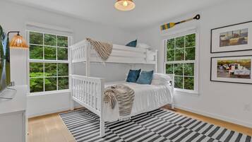 3 bedrooms, desk, iron/ironing board, travel cot