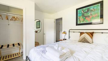 5 soveværelser, skrivebord, strygejern/strygebræt, weekendseng