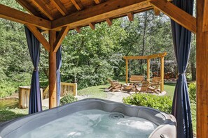 Tina de hidromasaje al aire libre