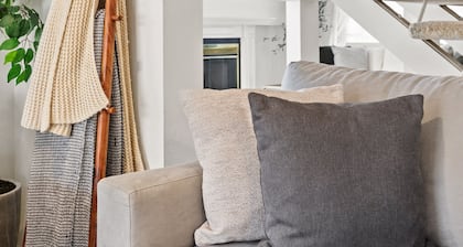 GOODE.HOMES - Luxury Home w/ Beautiful Garden