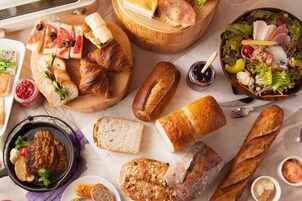 Daily buffet breakfast for a fee