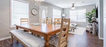 The Casa at Kyle Field-one mile to Kyle Field