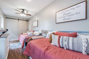 4 bedrooms, WiFi, bed sheets
