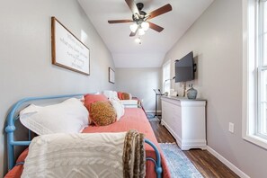 4 bedrooms, WiFi, bed sheets
