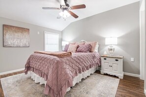 4 bedrooms, WiFi, bed sheets