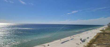 Am Strand, Liegestühle, Strandtücher