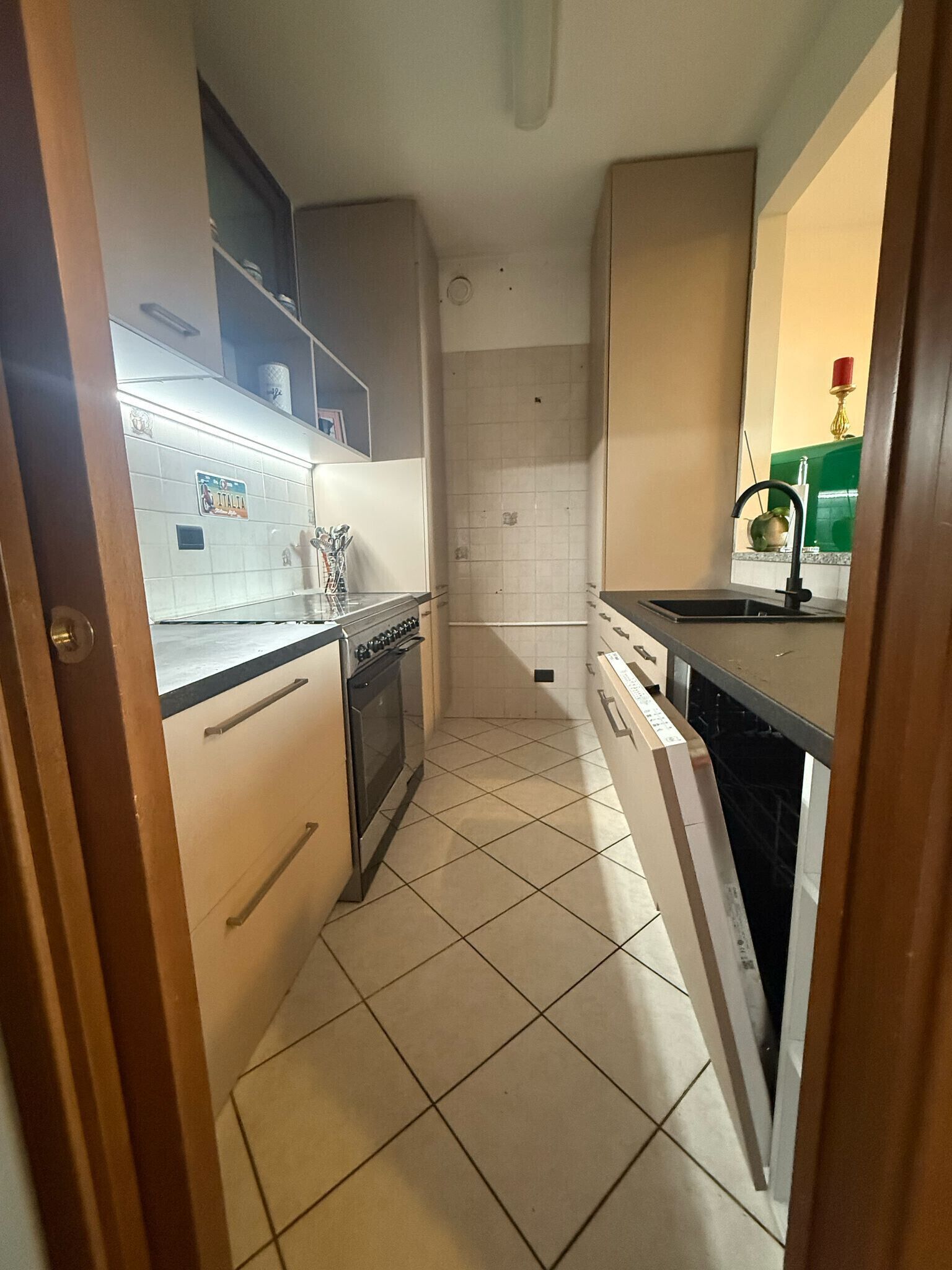 Frigorifero, microonde, forno, lavastoviglie