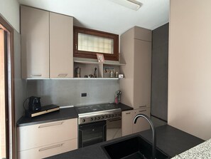 Frigorifero, microonde, forno, lavastoviglie