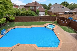 A heated pool - Texan House 4 Bed 3 Bath Hot Tub, EV charger (Rowlett)