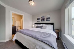 2 bedrooms, iron/ironing board, travel crib, WiFi - King Bed Condo | Country Views | 5 Min From MSU (Bozeman)