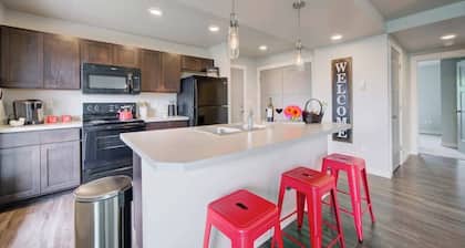King Bed Condo | Country Views | 5 Min From MSU