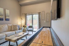 TV, offices - Walk to MSU | Bridger + Big Sky | King Bed (Bozeman)
