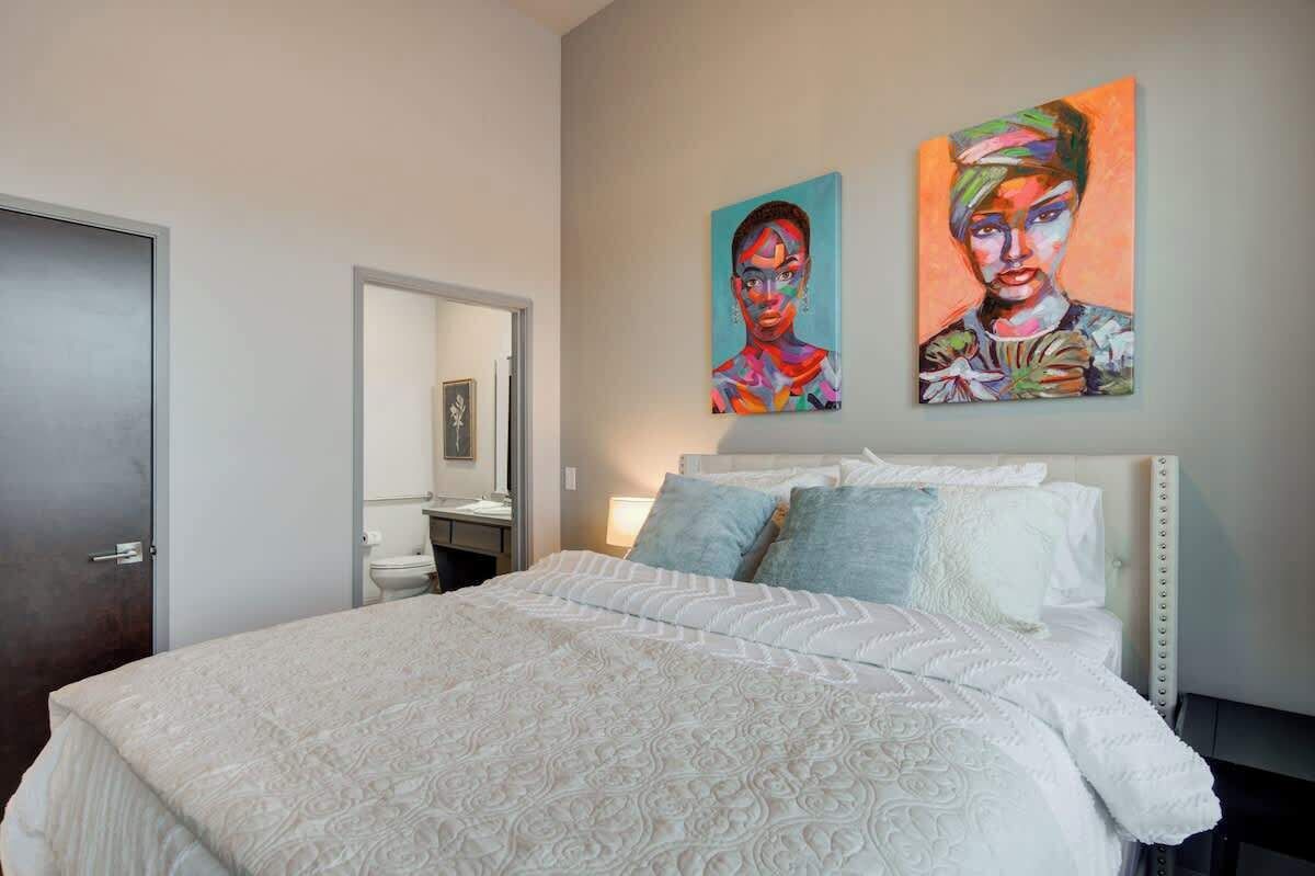 2 habitaciones, tabla de planchar con plancha, cuna de viaje y wifi 