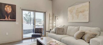 NEW  Lion’s Den | King Bed | Walk to MSU