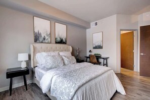 2 bedrooms, desk, iron/ironing board, WiFi