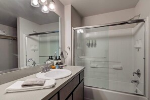 Shower, hair dryer - King Bed | Country Music in the Big Sky (Bozeman)