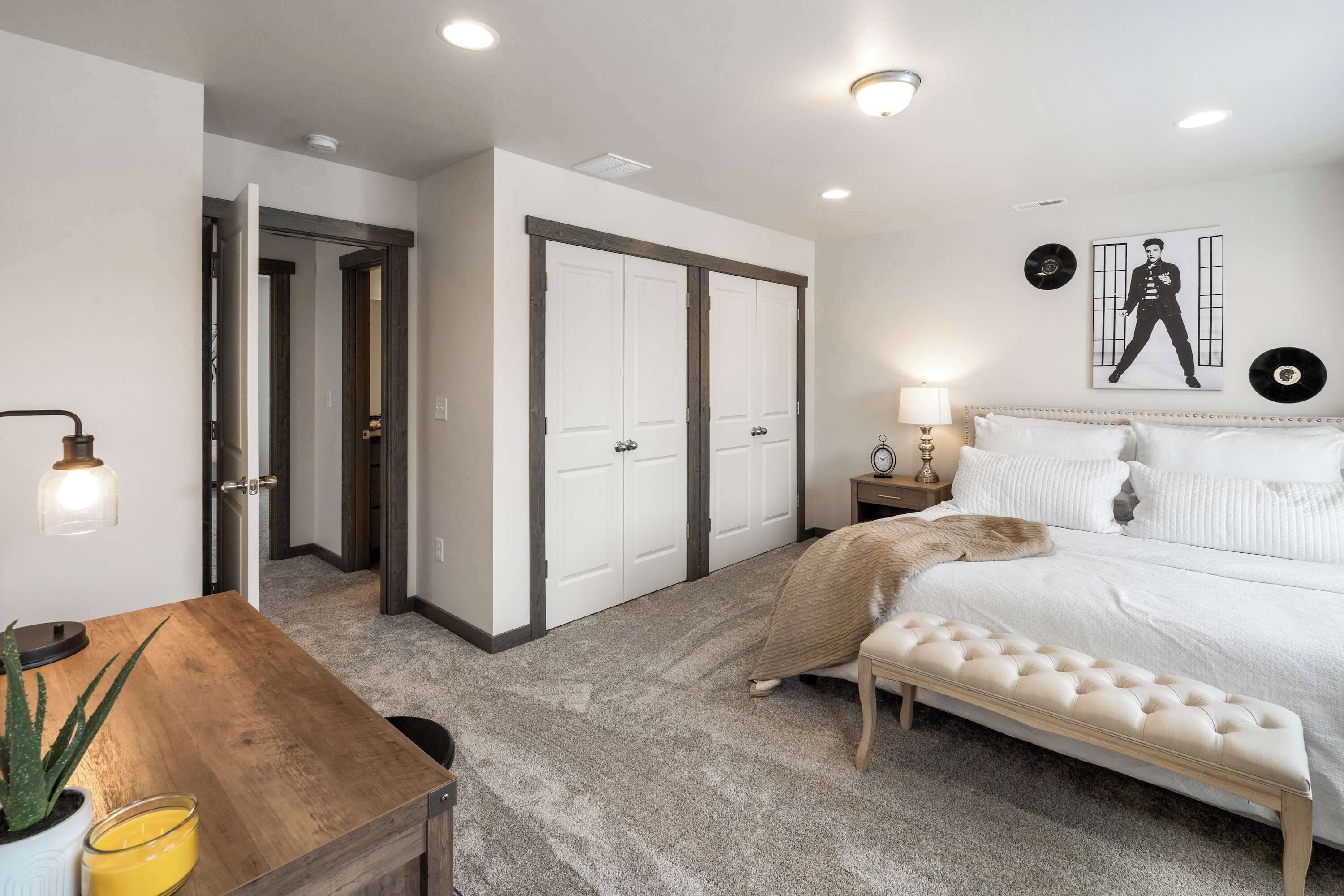 3 habitaciones, tabla de planchar con plancha, wifi y ropa de cama 