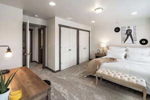 3 habitaciones, tabla de planchar con plancha, wifi y ropa de cama