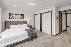 3 slaapkamers, een strijkplank/strijkijzer, wifi, beddengoed