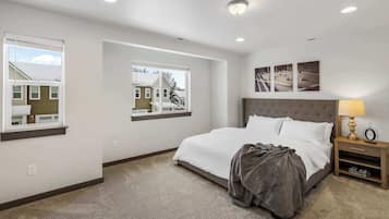 3 bedrooms, iron/ironing board, WiFi, bed sheets