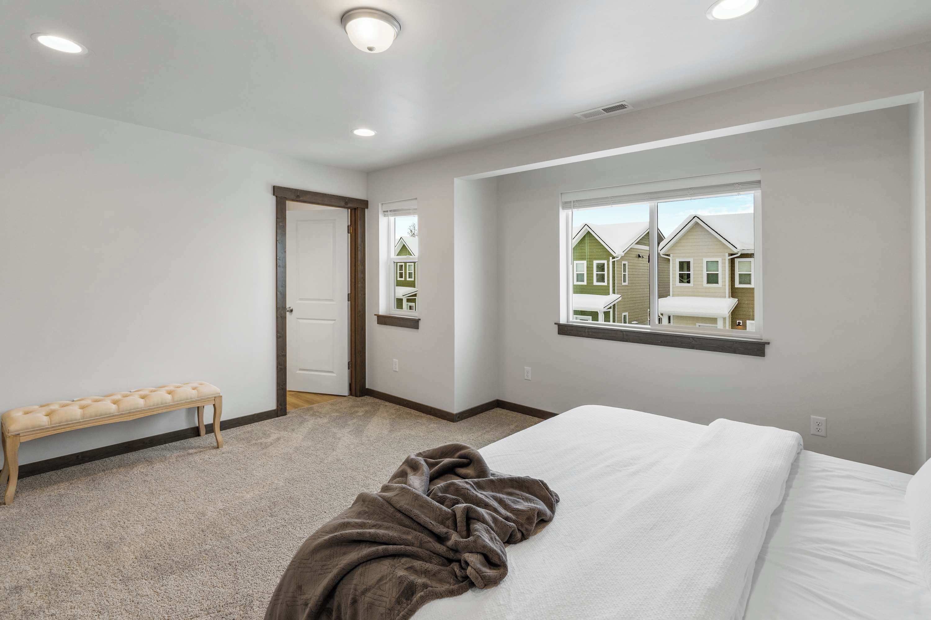 3 habitaciones, tabla de planchar con plancha, wifi y ropa de cama 