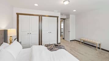 3 bedrooms, iron/ironing board, WiFi, bed sheets