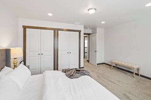 3 chambres, fer et planche à repasser, Wi-Fi, draps fournis