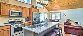 Pet-Friendly Cabin in Pinetop-Lakeside!
