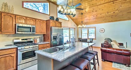 Pet-Friendly Cabin in Pinetop-Lakeside!