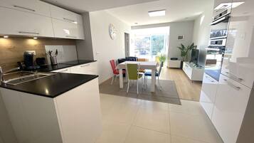 Réfrigérateur, four, lave-vaisselle, grille-pain