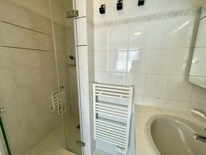 Bathroom - QUIBERON - House T5 - 102m² - near beach (QUIBERON)