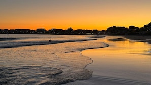 Una spiaggia nelle vicinanze