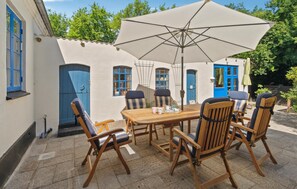 Outdoor dining - Beautiful home in Farsø with WiFi (Farsø)