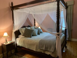 3 bedrooms, desk, iron/ironing board, travel crib - Old Barossa Valley Inn & Bakery-Entire Main House! (Walk to”Gather Round”) (Lyndoch)