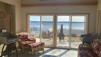 Smart TV, fireplace, table tennis, video library