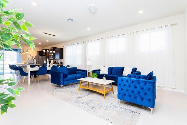 Casa, letti multipli (3312 LW 5-BR Luxury Villa with Pool D) | Area soggiorno