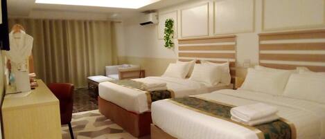 Chambre Supérieure | Coffres-forts dans les chambres, décoration personnalisée, bureau