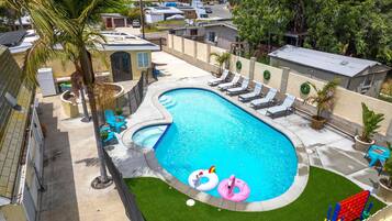 Outdoor pool, a heated pool