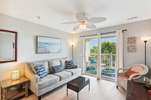 Experience Folly Life & Water Views
Quiet, Clean, Beach & Downtown Charleston.