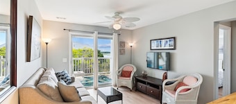 Experience Folly Life & Water Views
Quiet, Clean, Beach & Downtown Charleston.