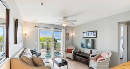 Experience Folly Life & Water Views
Quiet, Clean, Beach & Downtown Charleston.