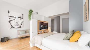 Bureau, fer et planche Ă repasser, accĂšs Internet, draps fournis