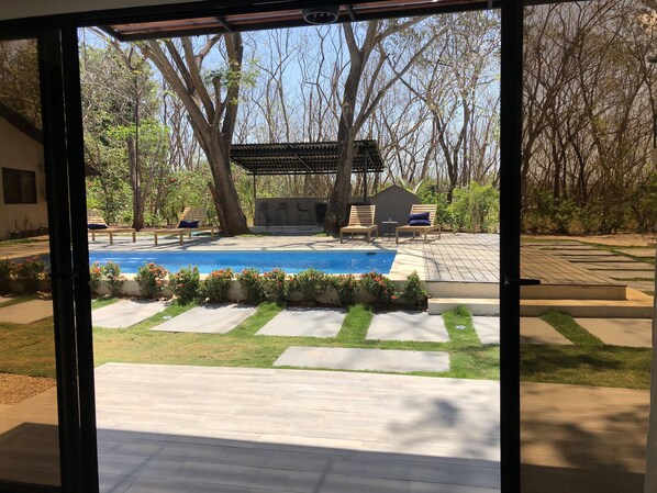 Outdoor pool - Blue Window - Apartment with loft & pool view (Playa junquillal)