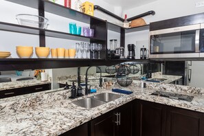 Fridge, microwave, stovetop, dishwasher