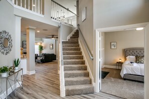 5 bedrooms, WiFi, bed sheets, wheelchair access - Luxury 5 Bedroom, 3.5 Bathroom Heated Pool Hot Tub (Plano)