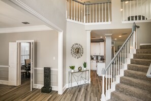 Interior - Luxury 5 Bedroom, 3.5 Bathroom Heated Pool Hot Tub (Plano)